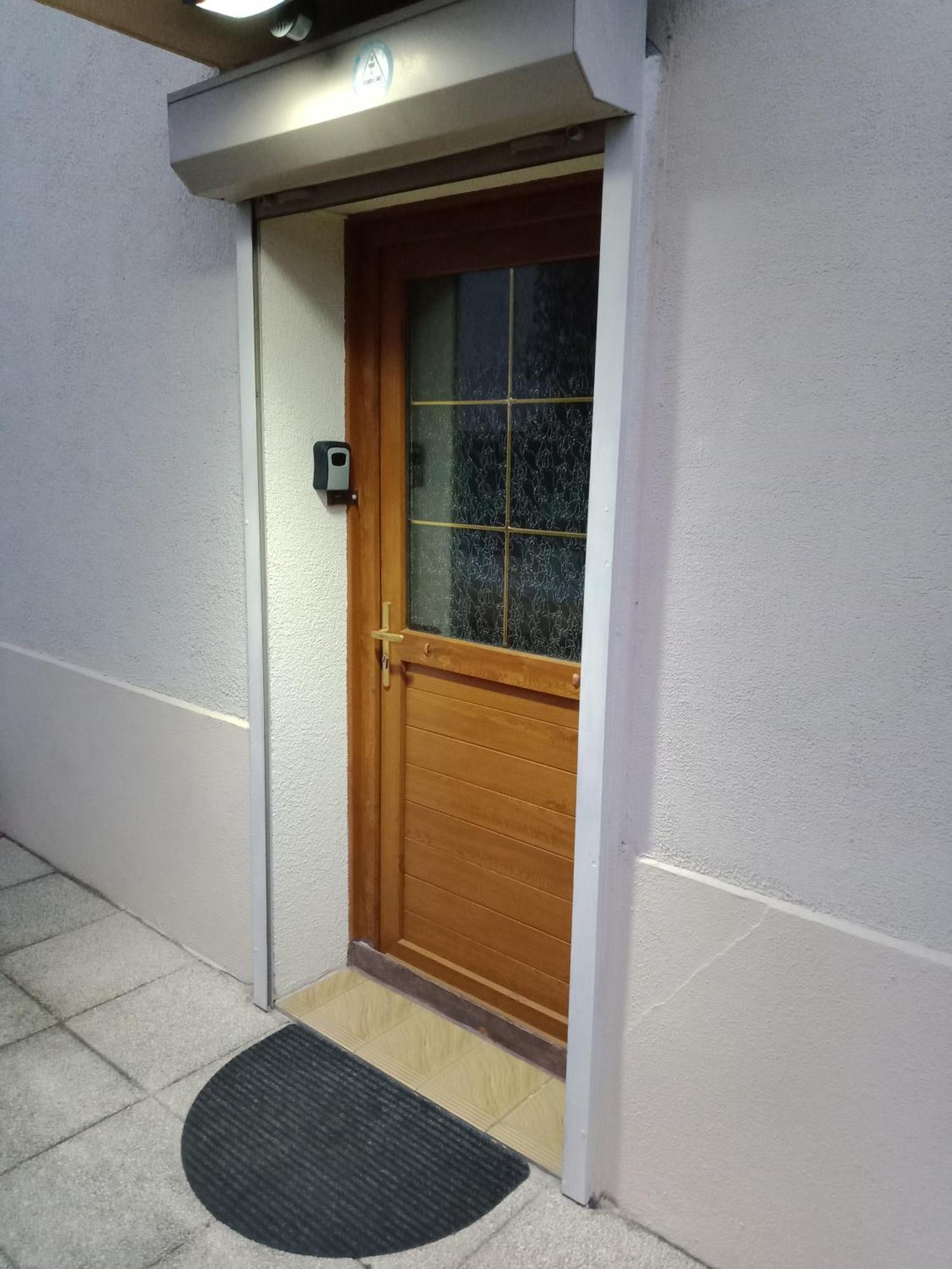 Maison Entiere Avec Parking, Garage Et Jardin Montlucon Room photo