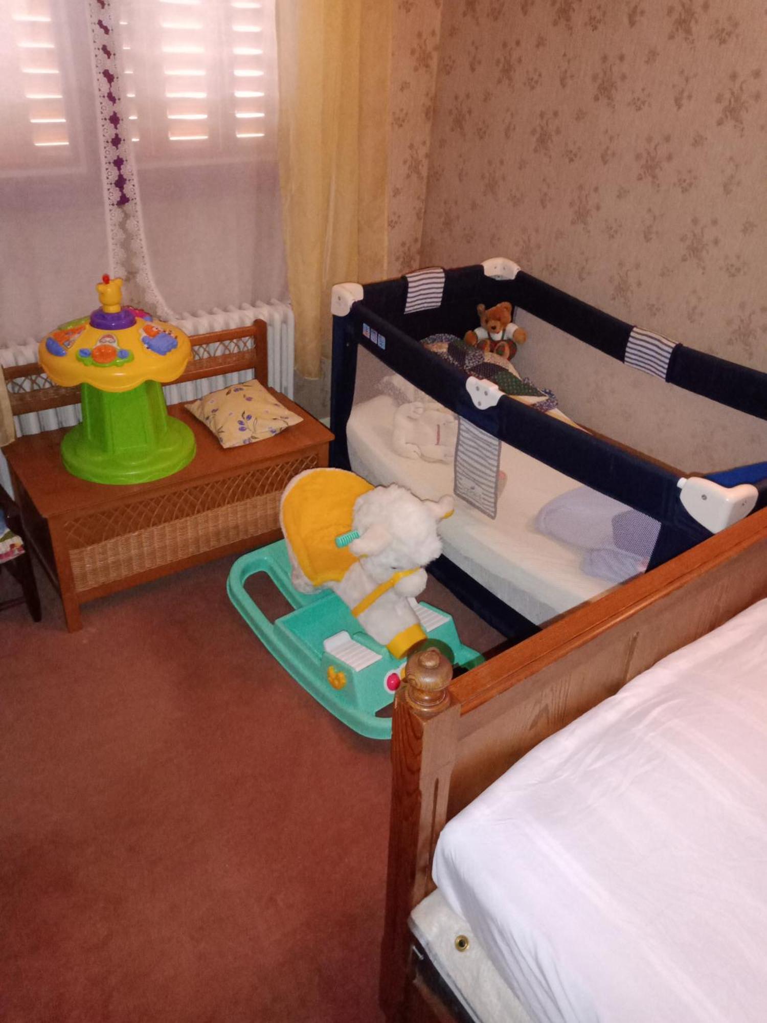 Maison Entiere Avec Parking, Garage Et Jardin Montlucon Room photo